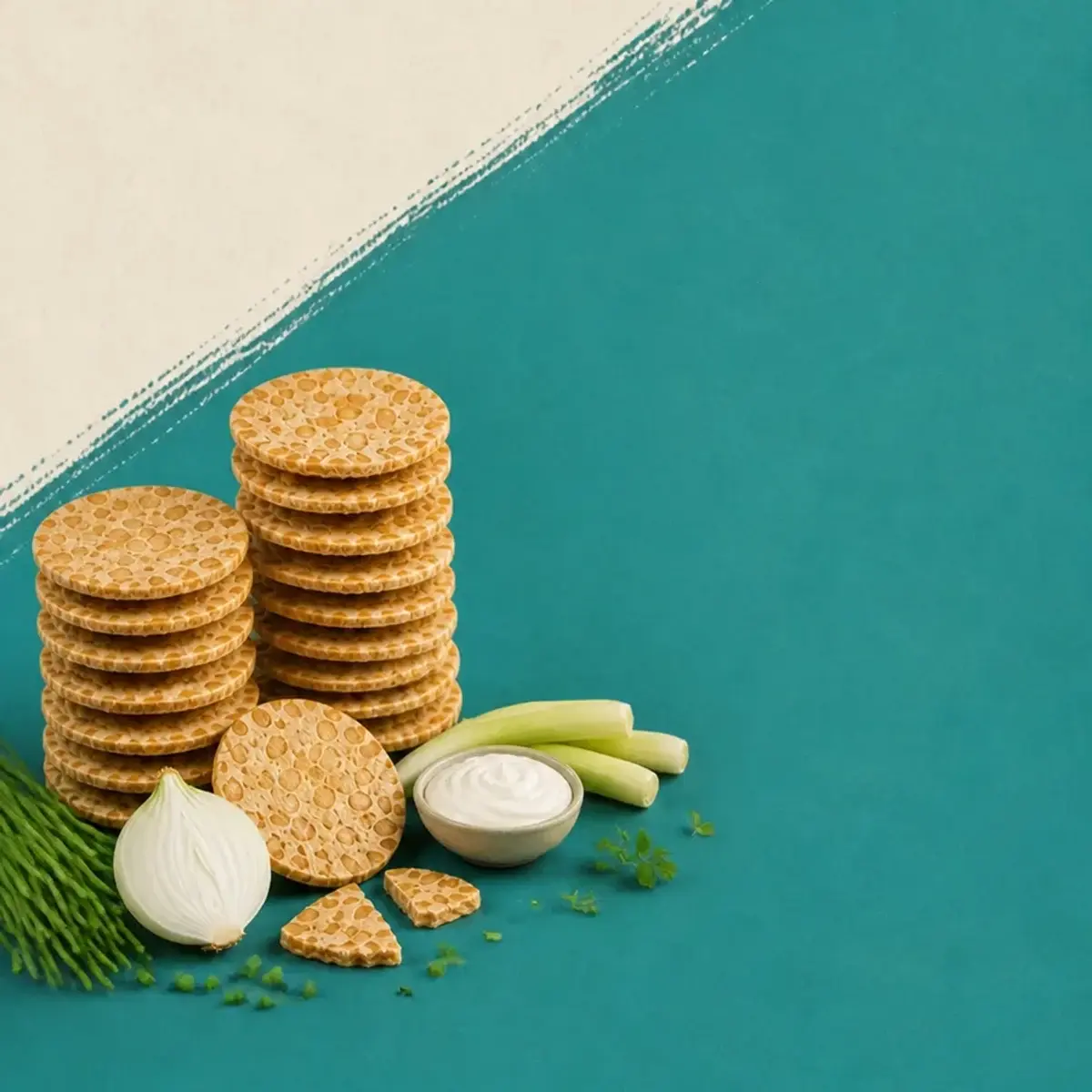 Crispy tempeh with sour cream and onion